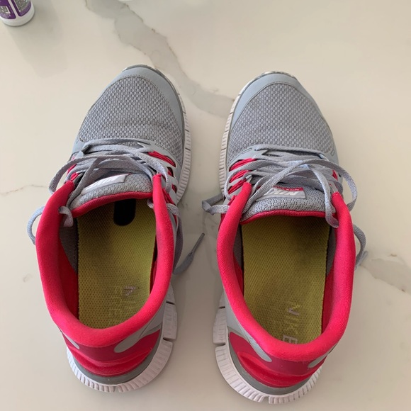 Nike Free running shoes Size 9.5 - Picture 1 of 8
